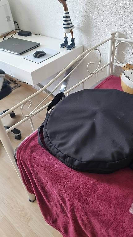 Lits: Robustes Eisenbett zu verkaufen  – D'occasion à Mauren par NormannJ 3