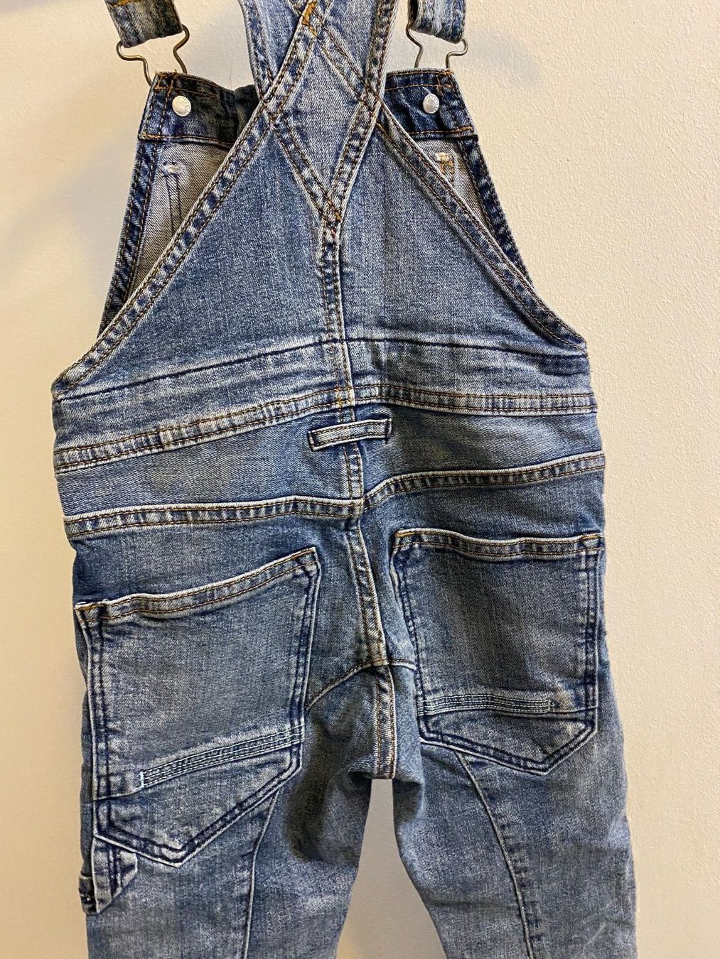 Kleiderpakete & -sets: Latzhose mit langarmigem T-Shirt Gr.92 – Gebraucht aus Zürich von AninANILOKIN 5