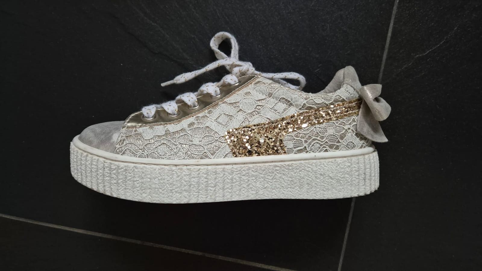 Scarpe per ragazze: NeroGiardini Mädchen-Sneakers, Leder, Grösse 30 – Usato da Dornach venduto da kolibri313