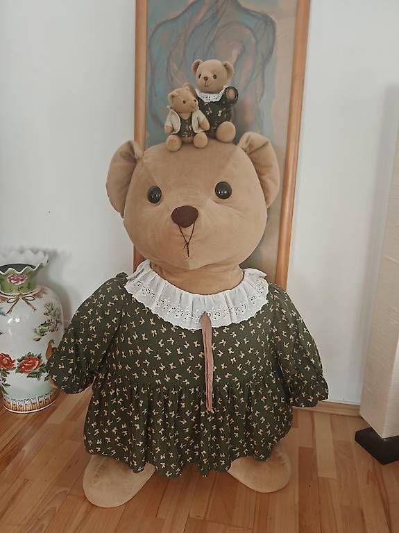 Spielzeuge: Grosser Teddybär mit Kleid  ca. 1,1m – Gebraucht aus Beckenried von pie_7w2s 3