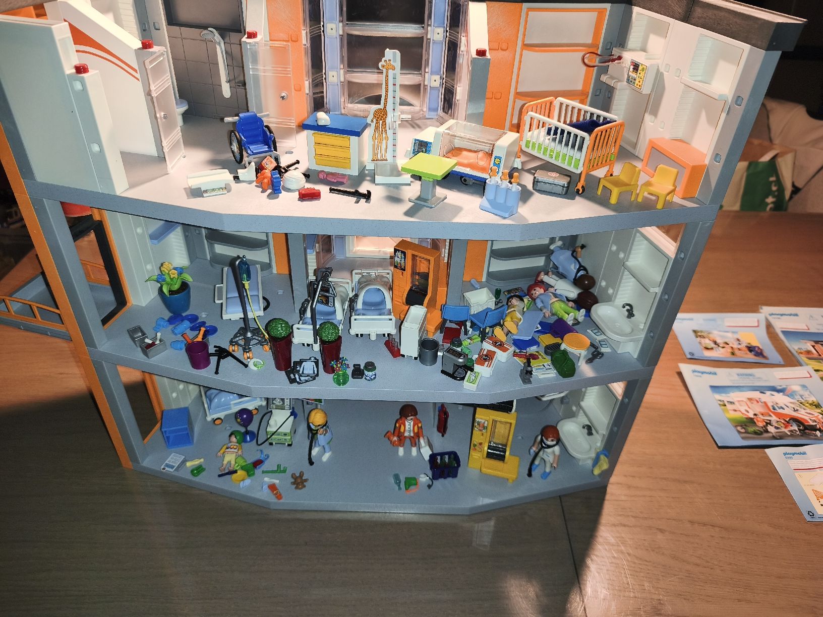 Playmobil Jouets: Playmobile 70190 Grosses Krankenhsus – D'occasion à Kernenried par moguai82 1