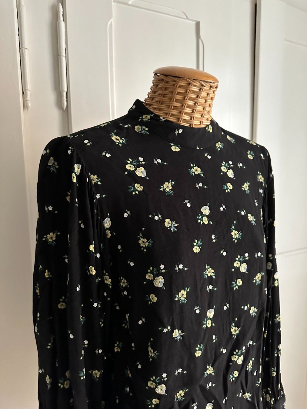 H&M Blusen: Bluse schwarz geblümt S – Gebraucht aus Zürich von Diazaio 1