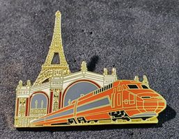 GG543 - Pin Lokomotive TGV Zug Train Bahn Paris Eiffelturm