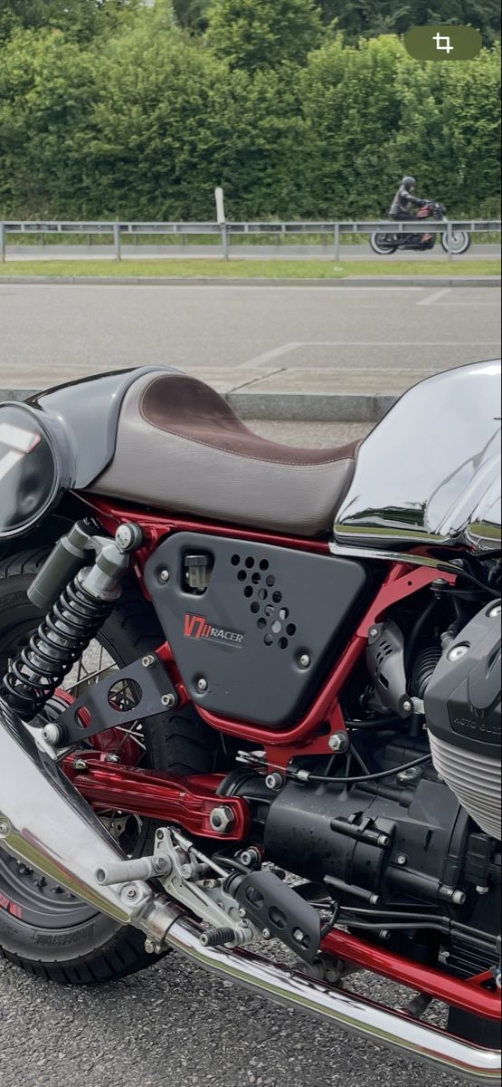 Moto Guzzi Alle Motorradersatzteile: Moto Guzzi V7 Sattel Braun Sitzbank mit Soziusabdeckung – Gebraucht aus Zürich von Design_Studio 4