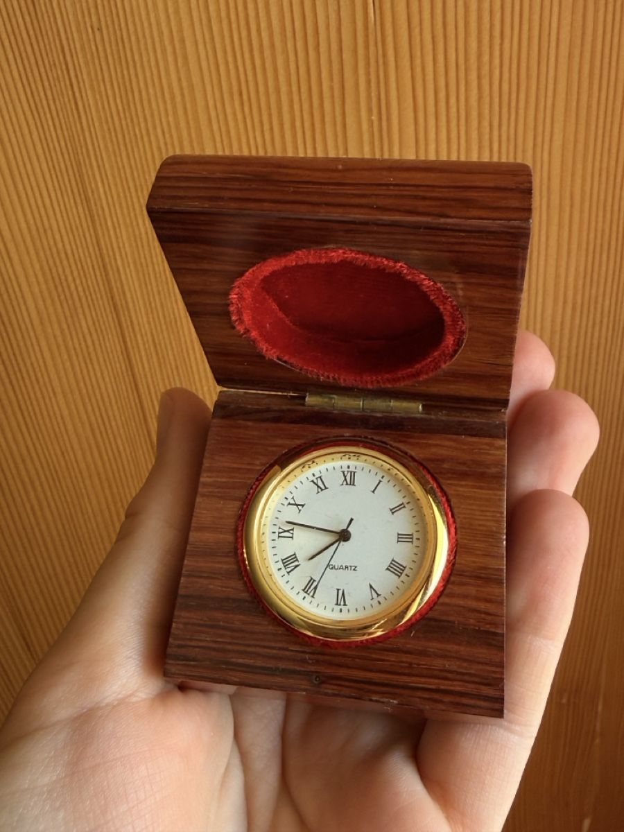Orologi da terra & Orologi da parete: Miniature Clock with Wooden Case – Usato da Le Sentier venduto da dar_hb62