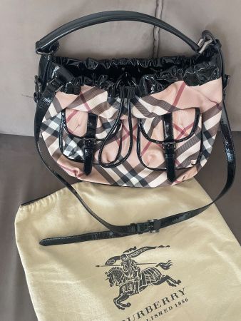 Burberry Bag,  Klassisches Karomuster, viel Stauraum!