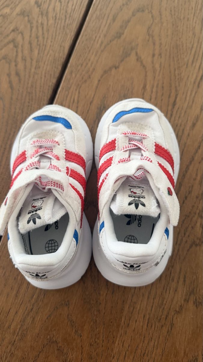 Adidas Schuhe für Jungen: Adidas Hello Kitty Kinder – Gebraucht aus Sennhof Winterthur von bibo11 1