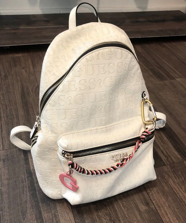 Guess Rucksack weiss mit Reissverschluss Kaufen auf Ricardo