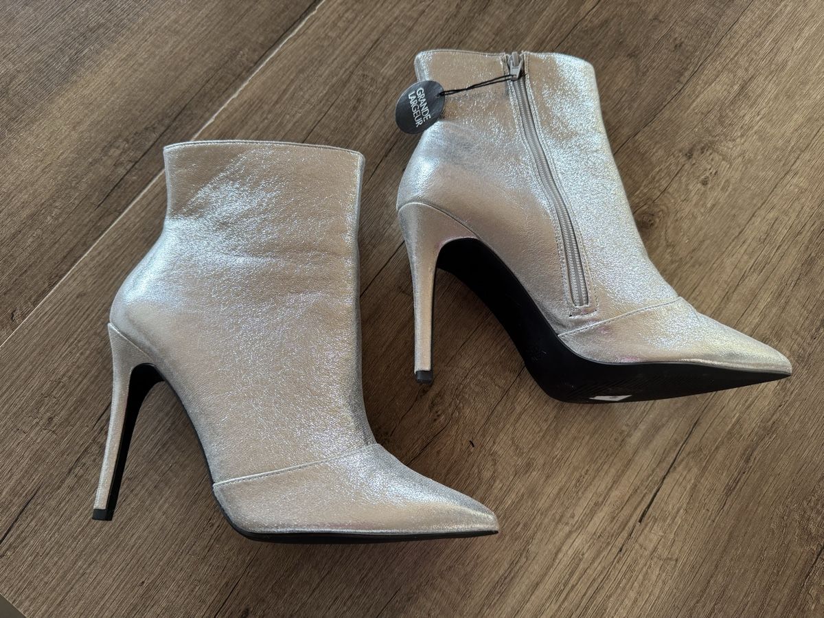 Damenschuhe: Stiefeletten silberfarbig – Neu (gemäss Beschreibung) aus Sigriswil von ck56 2