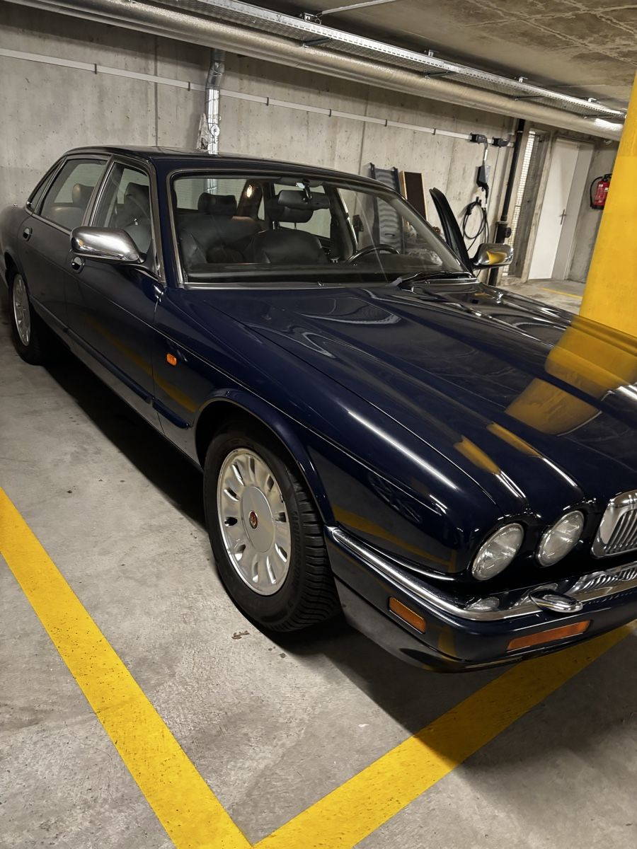 Jaguar Automobili: Damiler Double Six 6.0 in great condition – Usato da Wädenswil venduto da Milan1977 1
