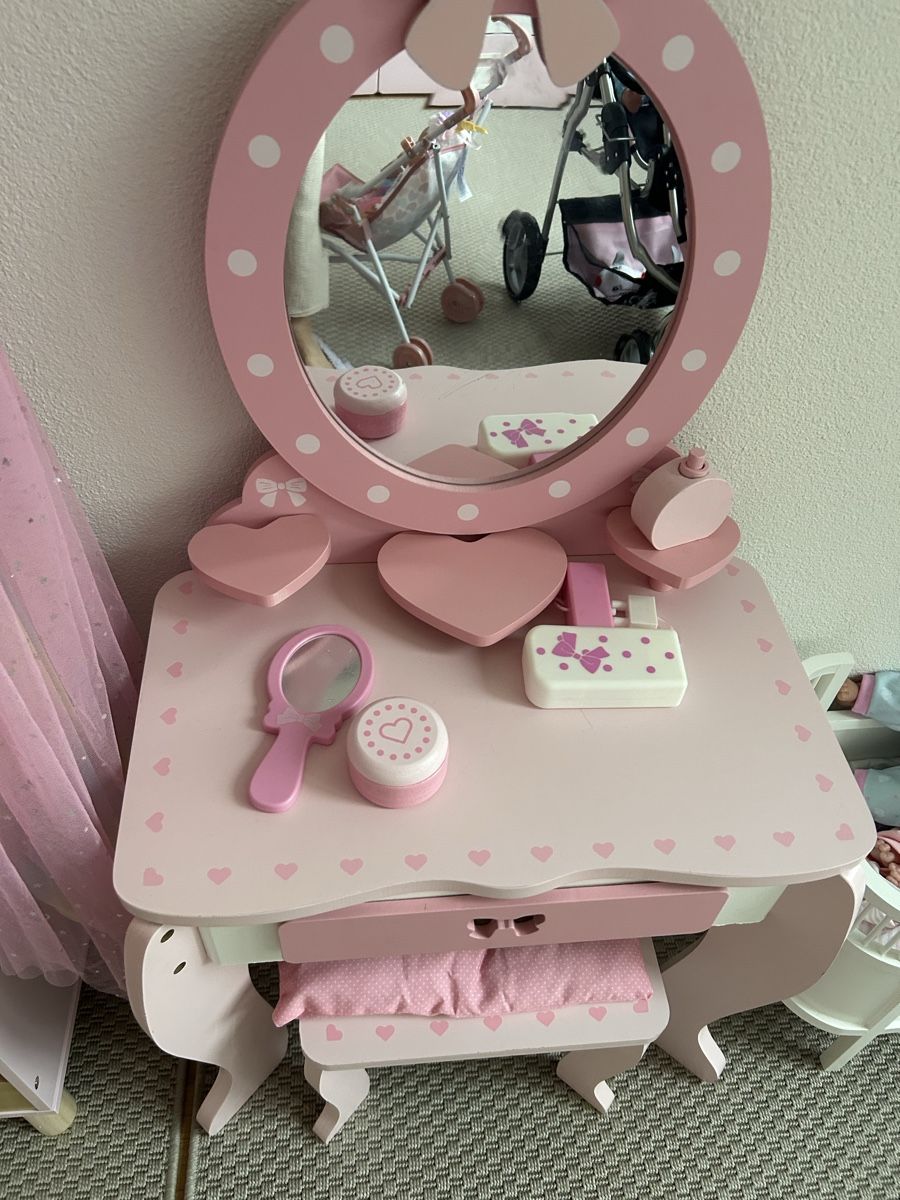 Tavoli da trucco: Pink children's vanity table with mirror & accessories 45 ch – Usato da Zürich venduto da mar_d7zz