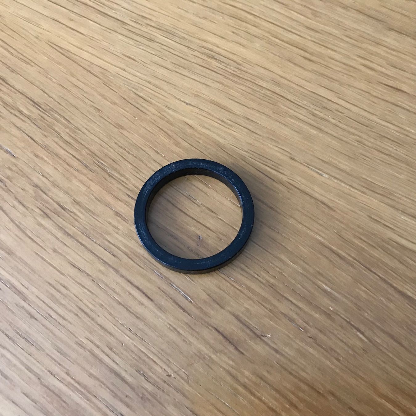 Pezzi di ricambio: Distanzring Vorbau 5mm Schwarz Glanz – Usato da St. Gallenkappel venduto da brother707