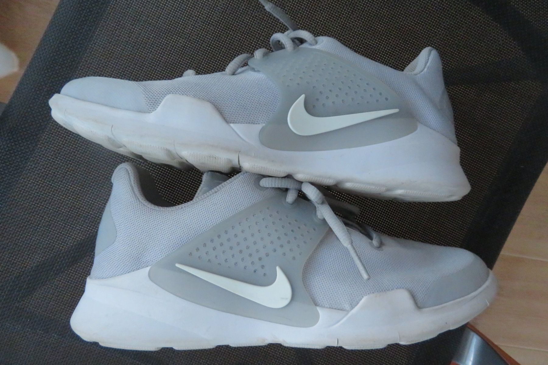 Nike Damenschuhe: NIKE Sneaker Grösse 38,5 – Gebraucht aus Wil ZH von Tamagy 1