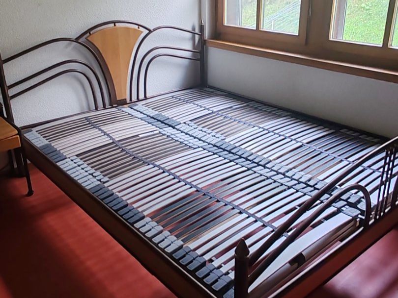 Letti: Metallbett mit Holz-Kopf, 160x200cm – Usato da Gurtnellen venduto da regi21 1