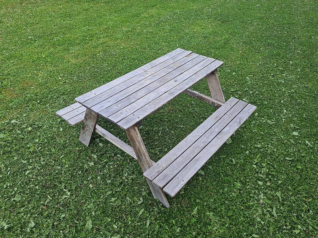 Tische: Table pique nique pour enfant – Gebraucht aus Châtel-St-Denis von max_fri