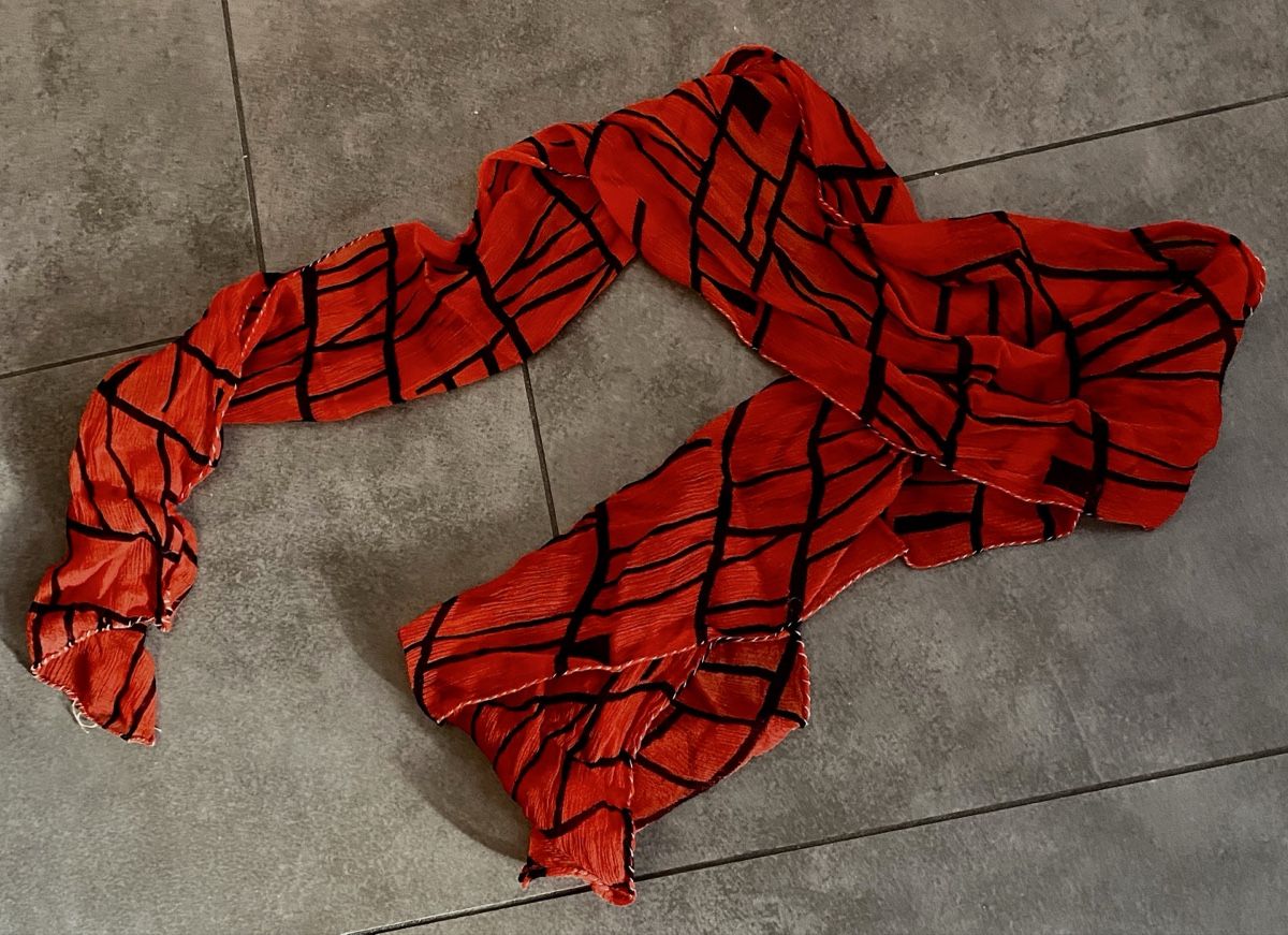 Foulards & écharpes: Schicker Damenschal, rot schwarz gemustert, Herbst Trend! – D'occasion à Bad Ragaz par Schtupsi