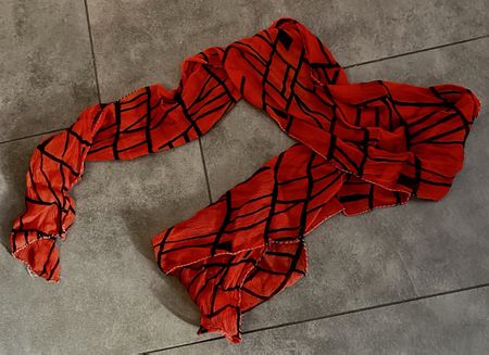 Schicker Damenschal, rot schwarz gemustert, Herbst Trend!