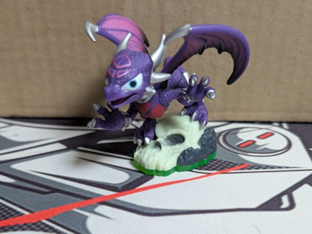 Statuette: Skylanders: Spyros Adenture Cynder – Usato da Ennetmoos venduto da ale.cannabona