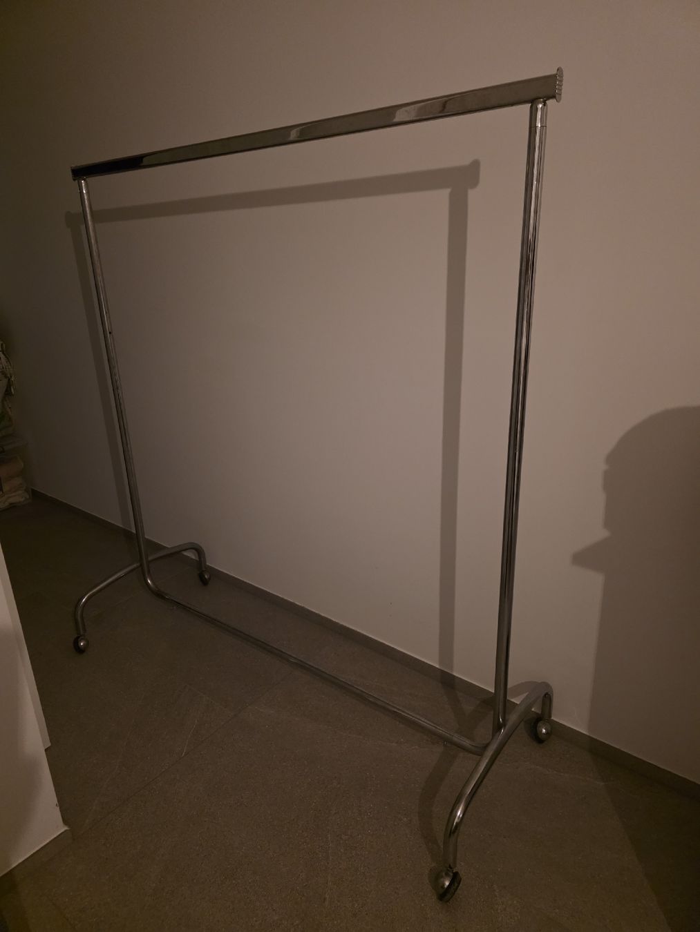 Altro in Decorazioni & Accessori: Verstellbare Kleiderstange Chrom - flexibel & stabil! – Usato da Güttingen venduto da snoopjam 1