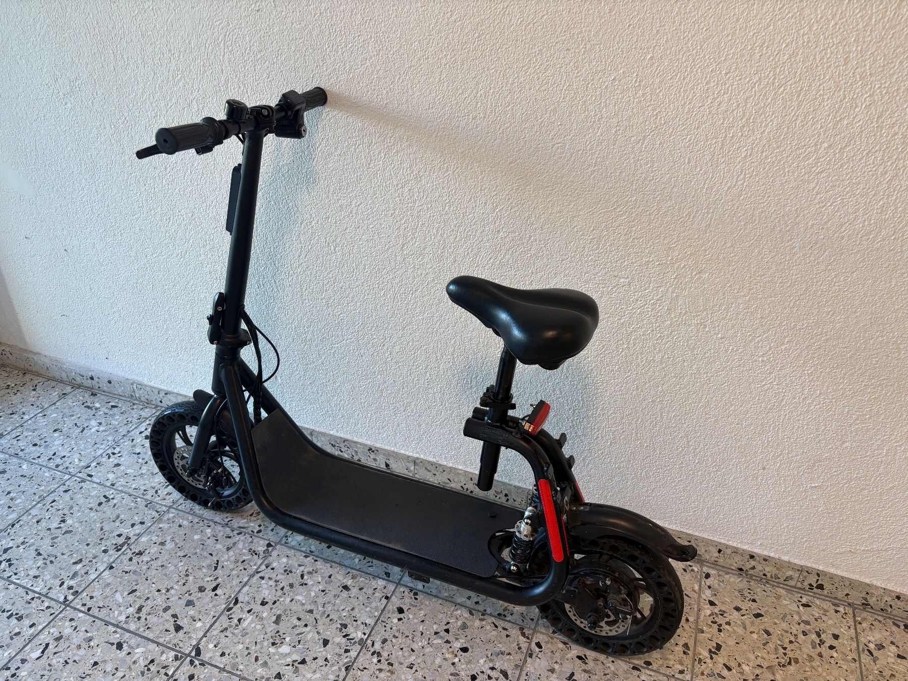 Veicoli elettrici: E-roller/ Escooter – Usato da Hombrechtikon venduto da ina_n8gz 1