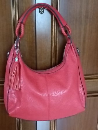 Sehr schöne Neue Rote Handtasche mit Quaste ein Hingucker 