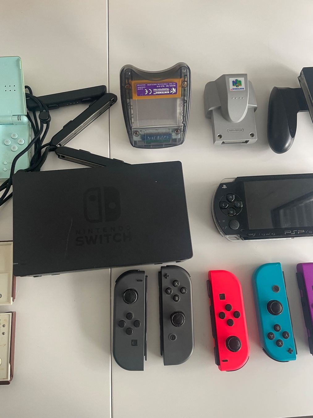 Nintendo Controller: Diverse Nintendo Switch PSP Zubehör Unkontrolliert – Usato da Dällikon venduto da buyandbehappy 2