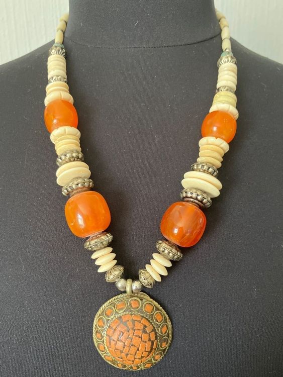 Collier Ethnique Avec 3 Perles En Faïence Ajourée Colorée - Poids 17g - Modèle W974