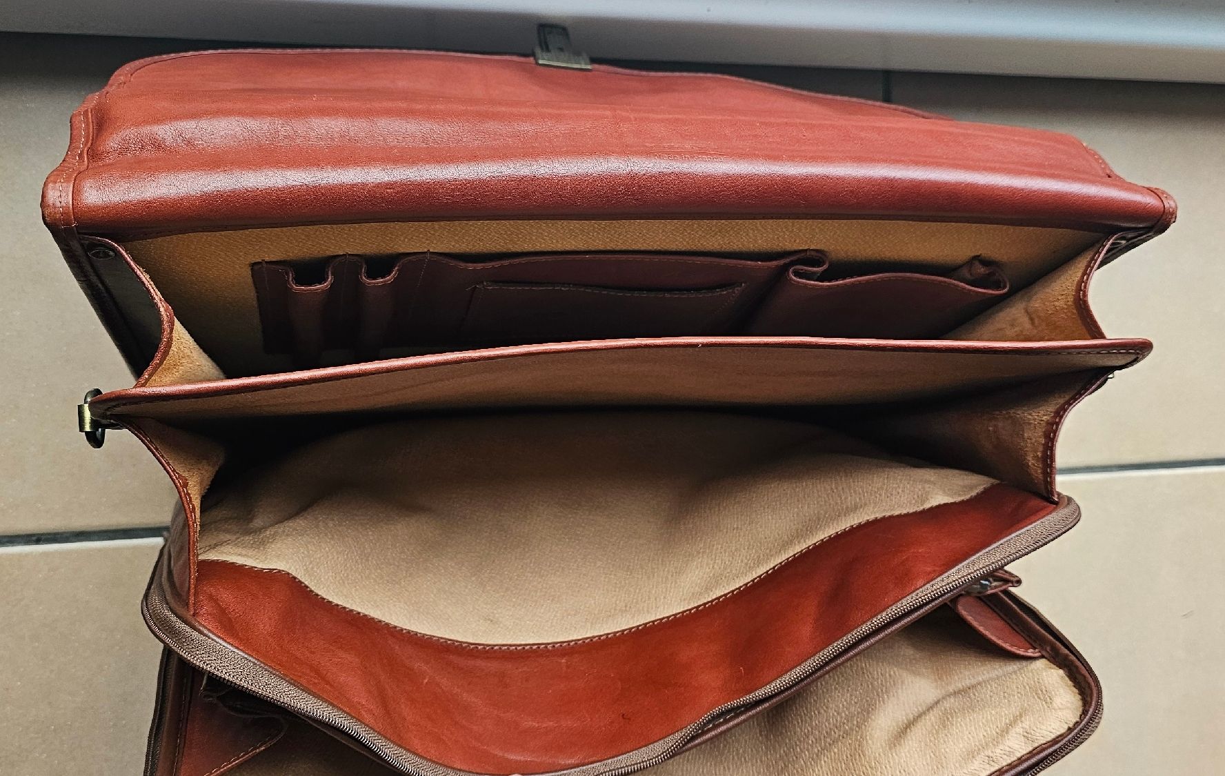 Valigie & Borse: Texier Leather Briefcase Brown Multi Compartment Used – Usato da Wettingen venduto da Korn54 3