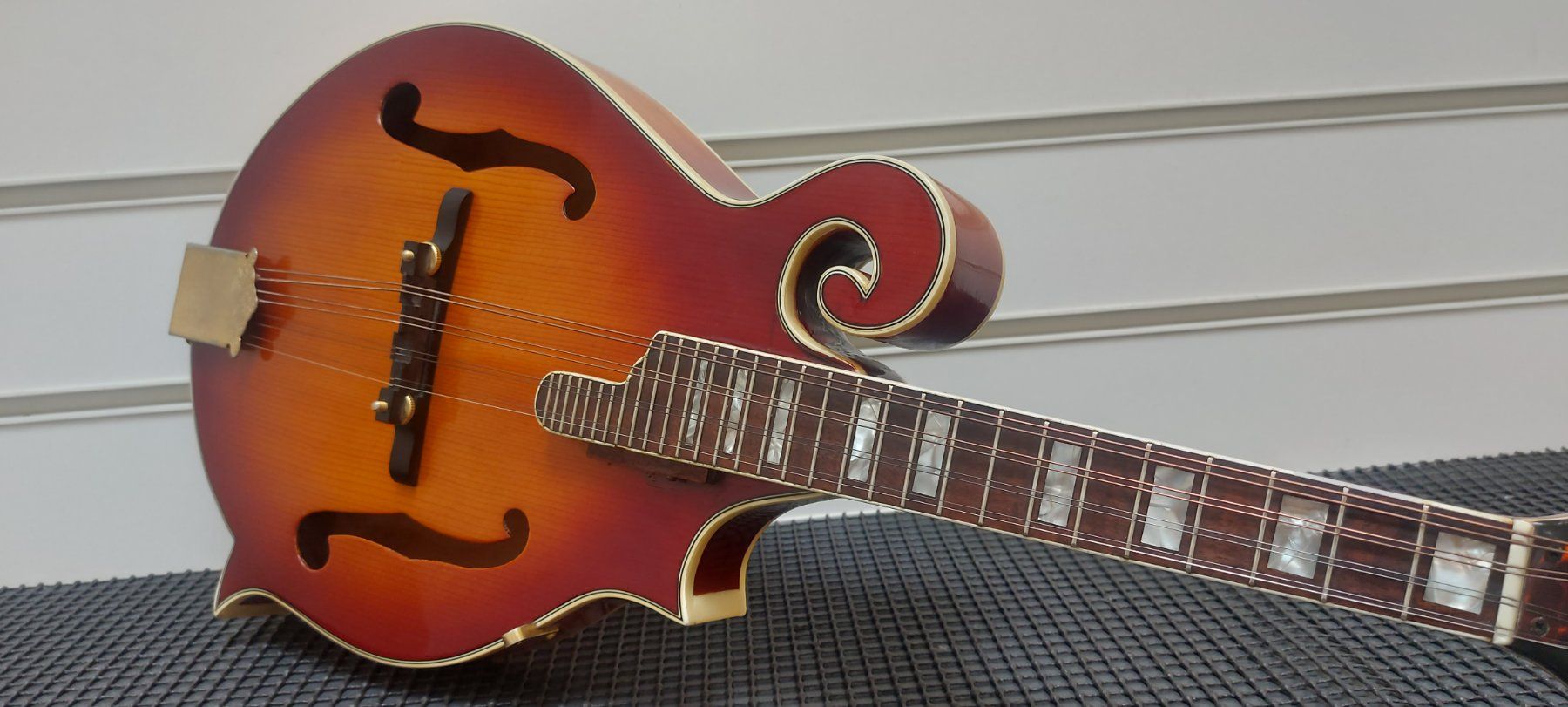Strumenti musicali: Duke Mandoline F-Style – Usato da Glattbrugg venduto da Swissmusik 2