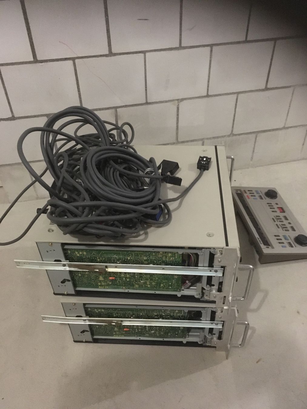 Sony Console di mixaggio: sony u-matic videoschnittpult video editor – Usato da FRIBOURG venduto da Boris004 1