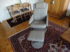 Sessel mit Hocker Leder hellgrau gut erhalten