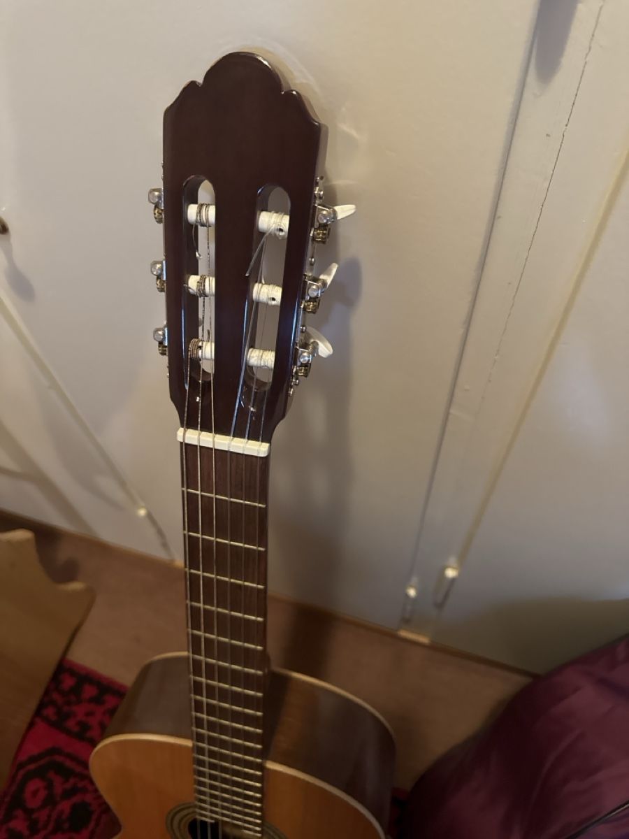 Musikinstrumente: Gitarre Akustik mit Koffer gut erhalten – Gebraucht aus Herisau von Brockinet 2