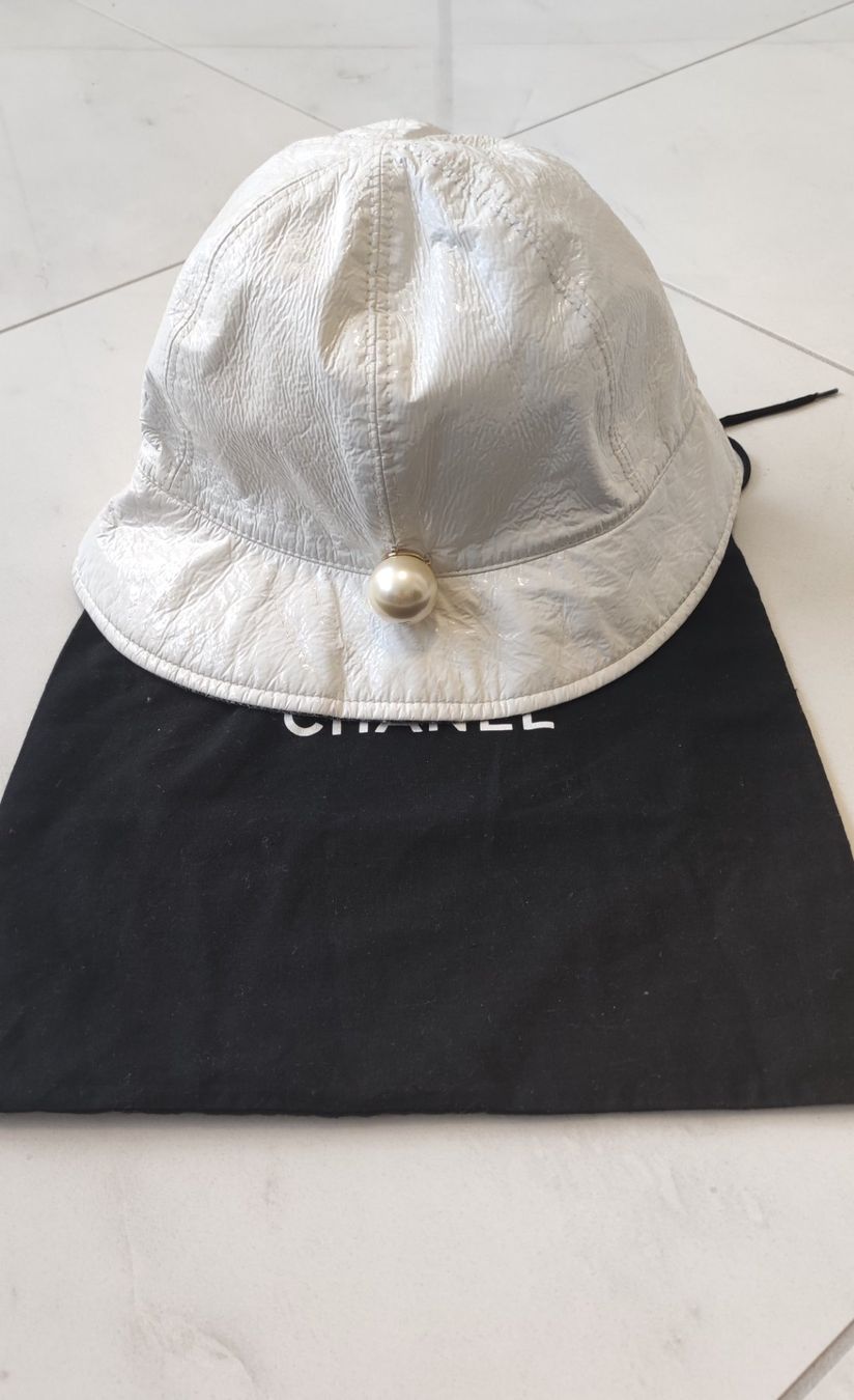 Chanel Hüte, Mützen & Caps: Chanel reversible bucket hat – Gebraucht aus Zug von LindaManga 6