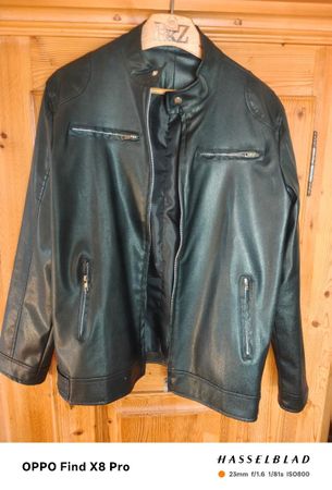 schwarze Kunstlederjacke Grösse M