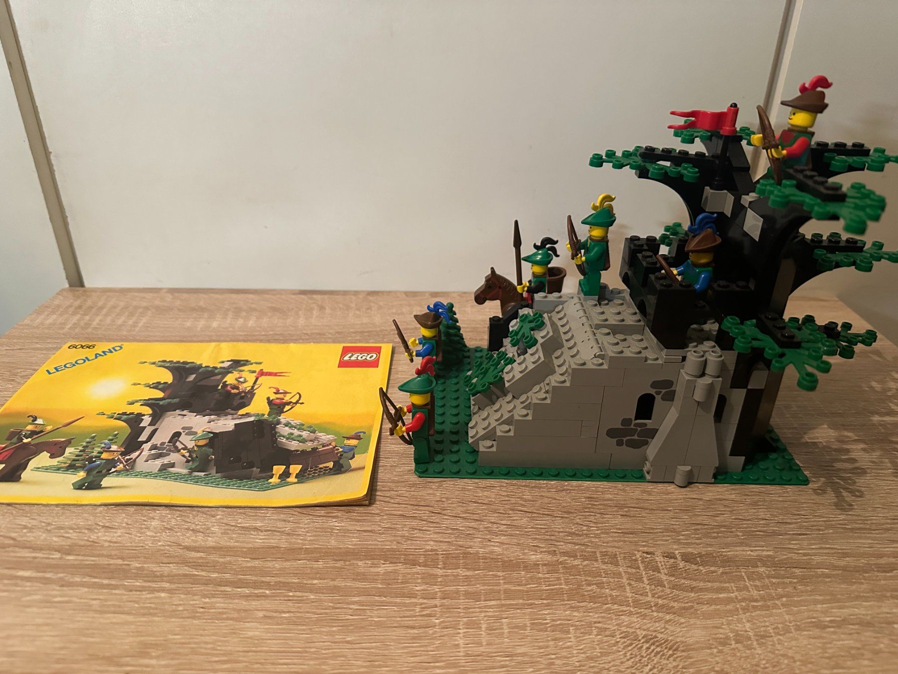 Lego Kit di costruzioni: LEGO Ritter 6066 Camouflaged Outpost – Usato da Basel venduto da Don-Angel 1