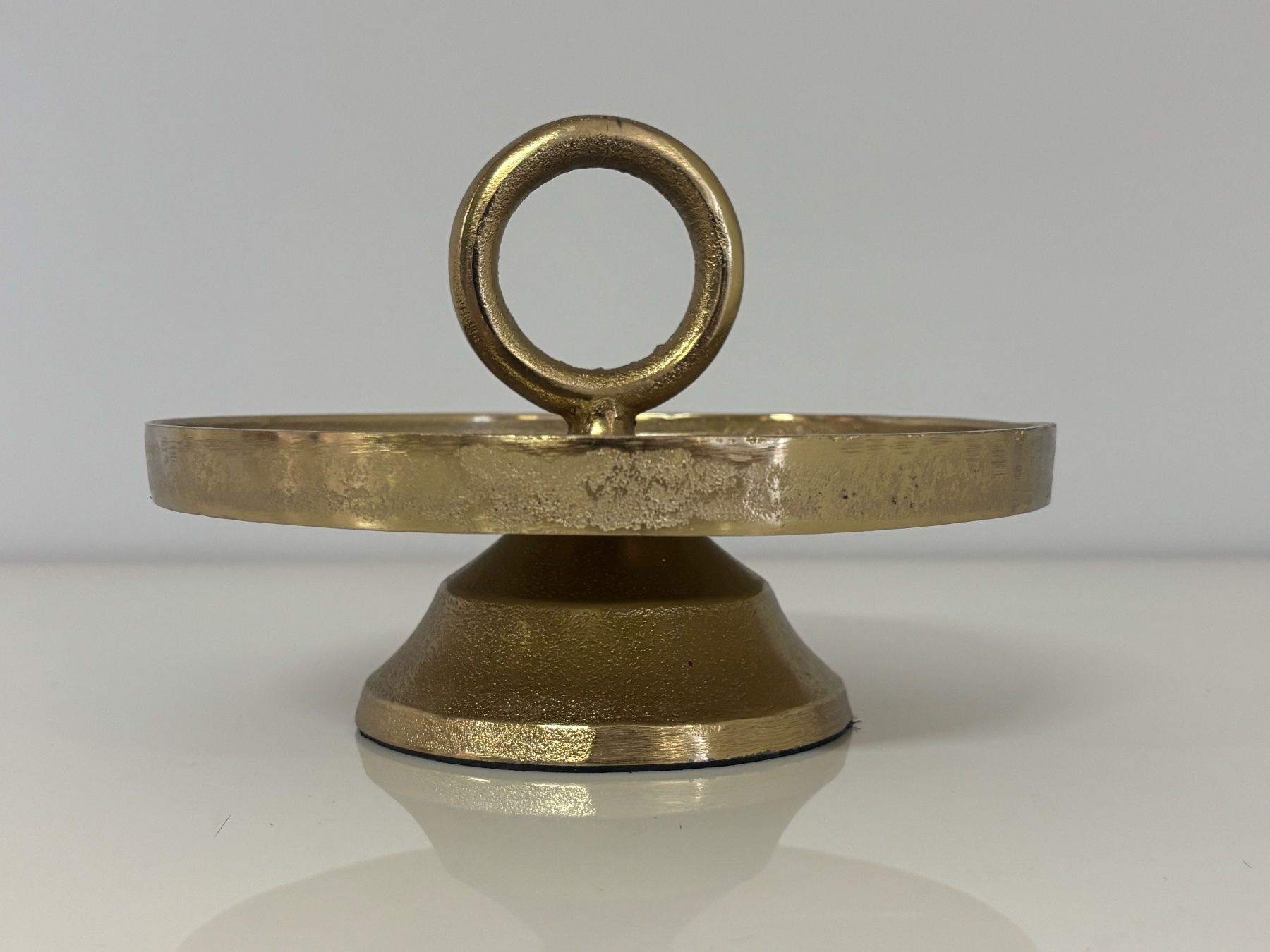 Servierplatten: Tisch-Etagere Gold-Optik – Gebraucht aus Wettingen von Wendemarket