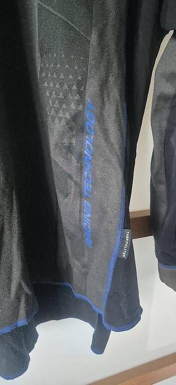 Maglioni & Felpe: Funktionsshirt von Racing Technology – Usato da Hinterkappelen venduto da Betla 1