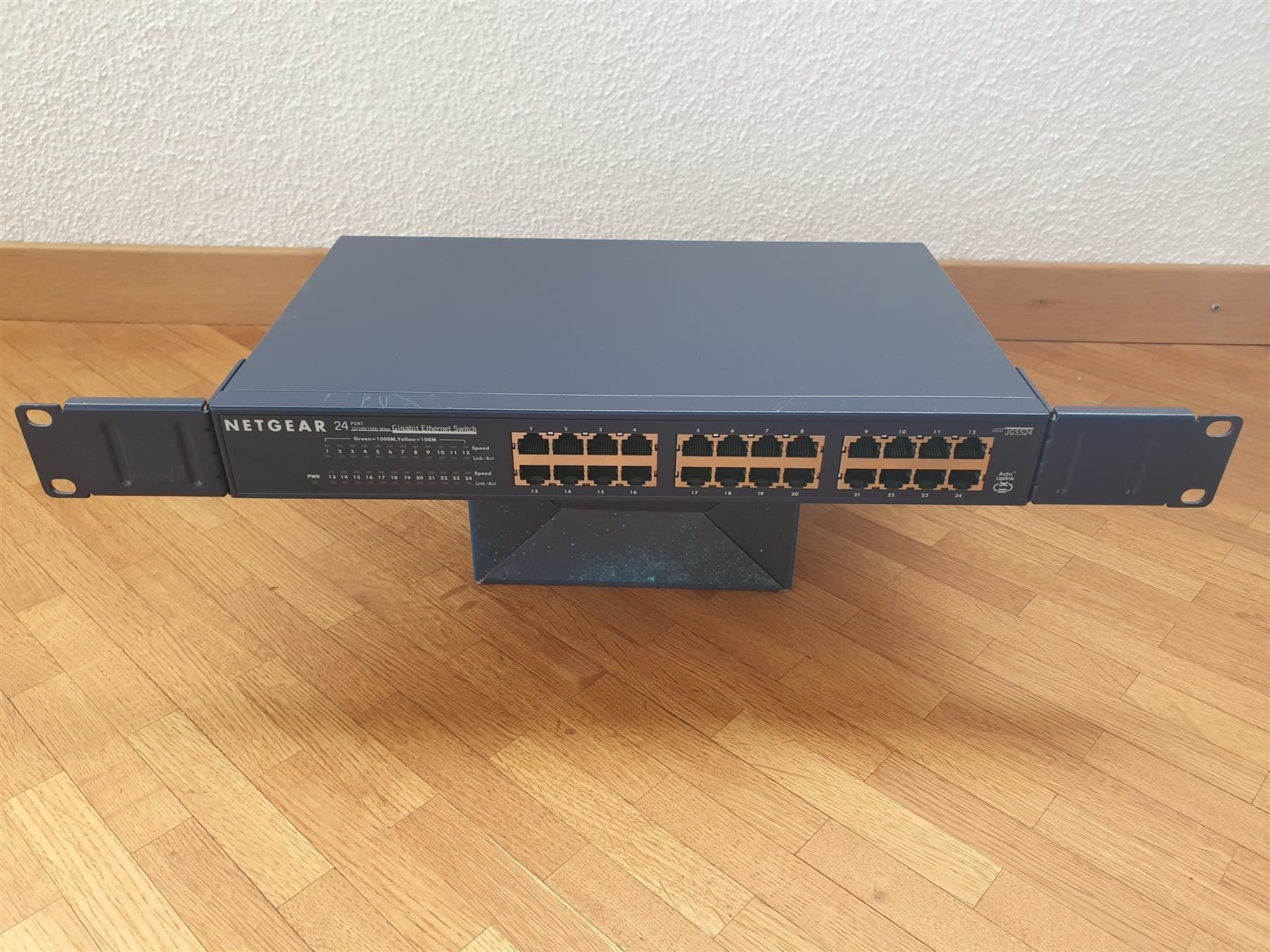Netgear Hub & Switch: Netgear Switch 1000 Mbit/s, 24 Ports – Usato da Oensingen venduto da CH-Techniker