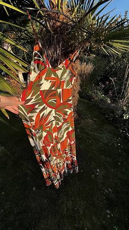Luftiges Maxikleid mit tropischem Blumenmuster Gr 40