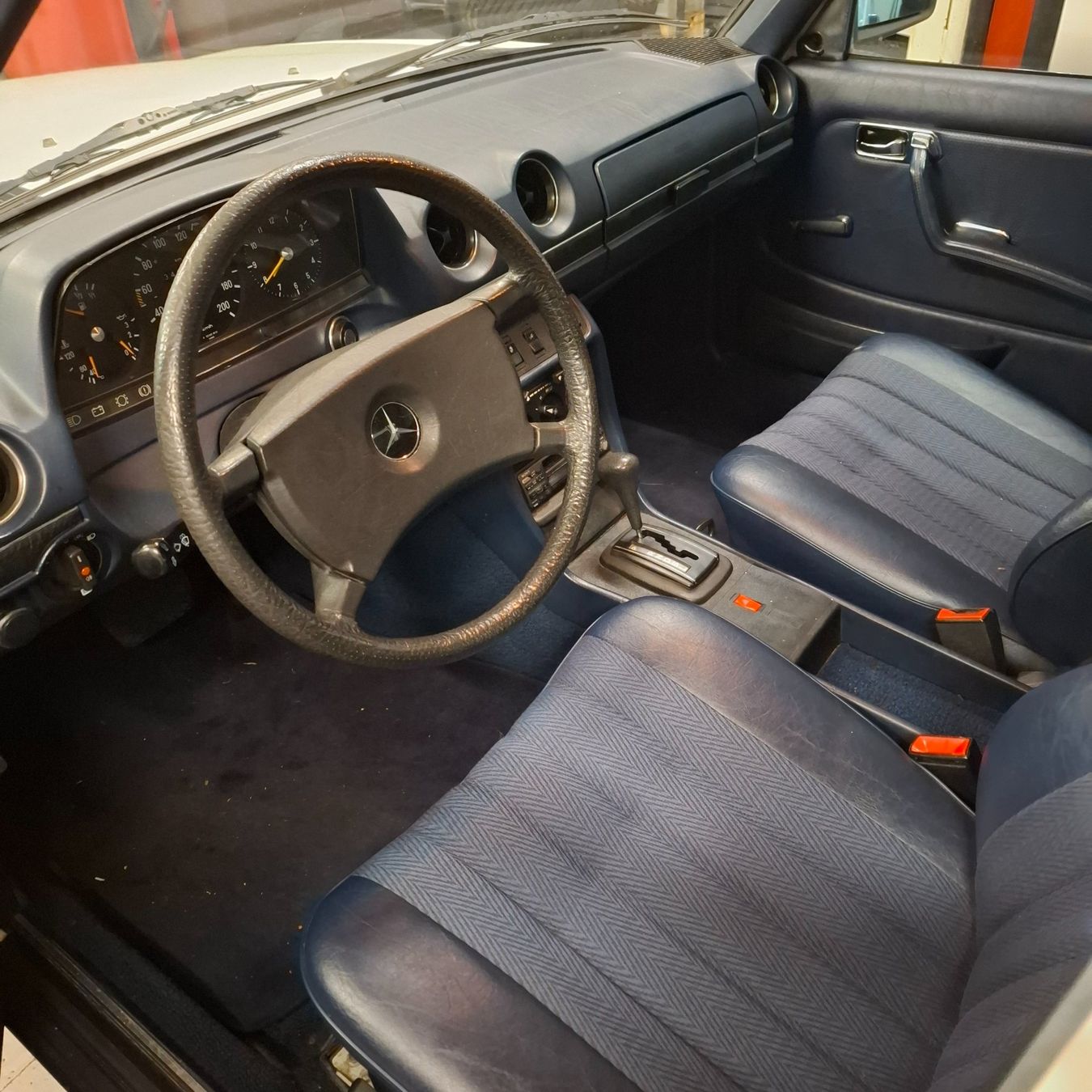 Mercedes-Benz Autos: Merdedes-Benz 230E  123, MFK 10,2025 – Gebraucht aus Adligenswil von Exnovo 4
