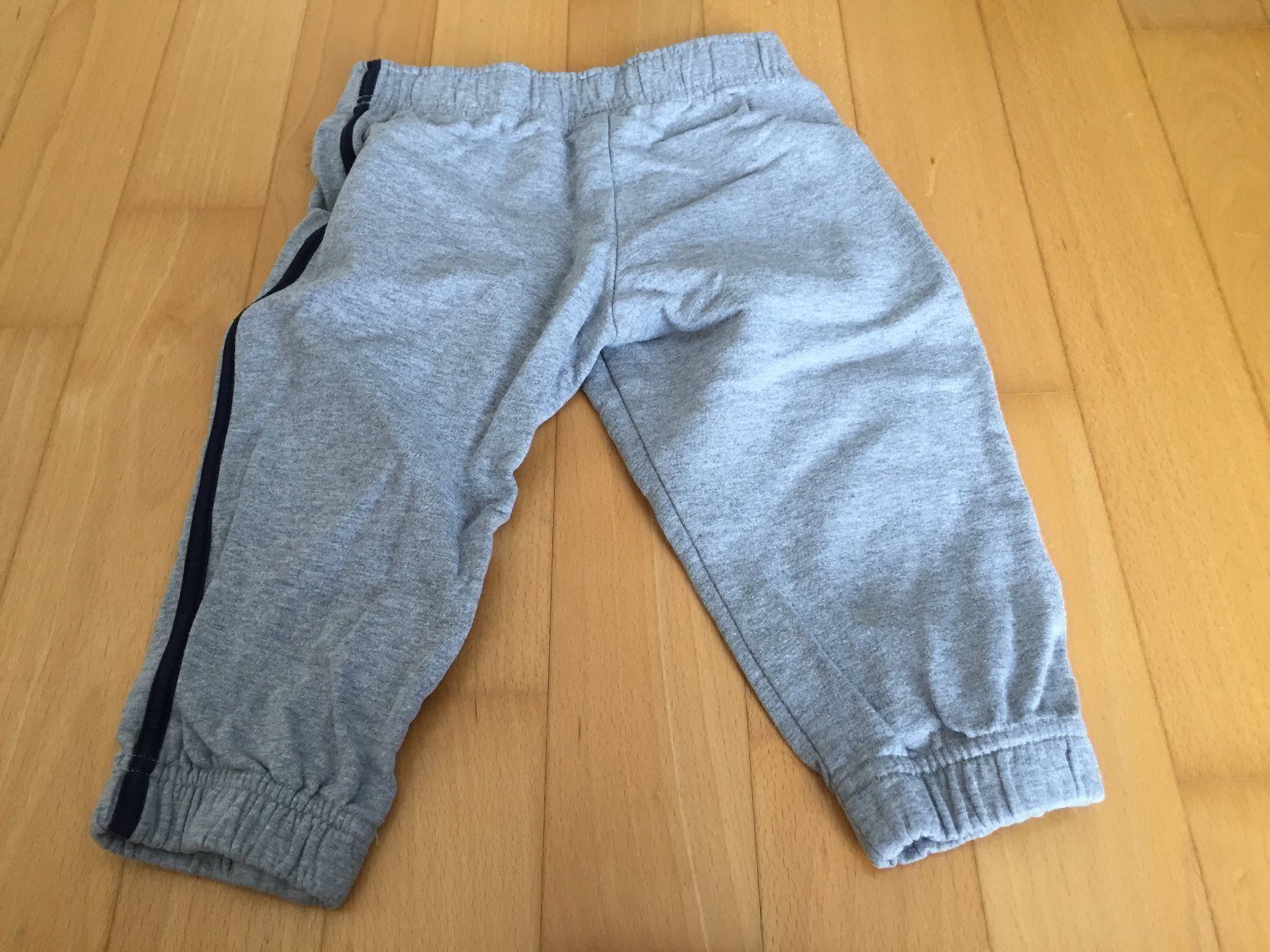 Lotti & Set di vestiti: 2-er Set (Trainerhosen + Kapuzenpullover) – Usato da Muttenz venduto da Juvenile33 4