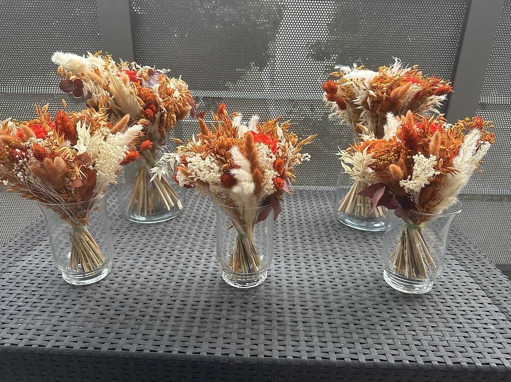 Alle Dekorationen: Bouquets de fleurs séchées avec vase (5 pcs.) – Gebraucht aus Basel von Greg313