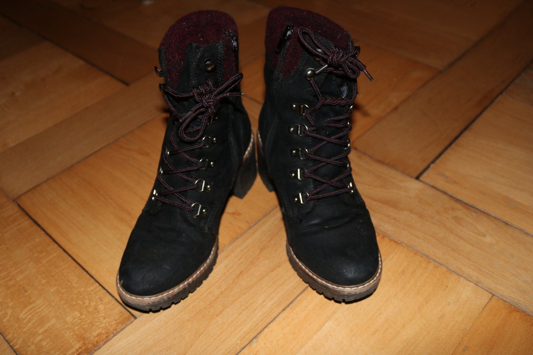 Landrover Scarpe da donna: Winterstiefel Schuhgrösse 38 schwarz/rot – Usato da Zuchwil venduto da cel_6nyv 1