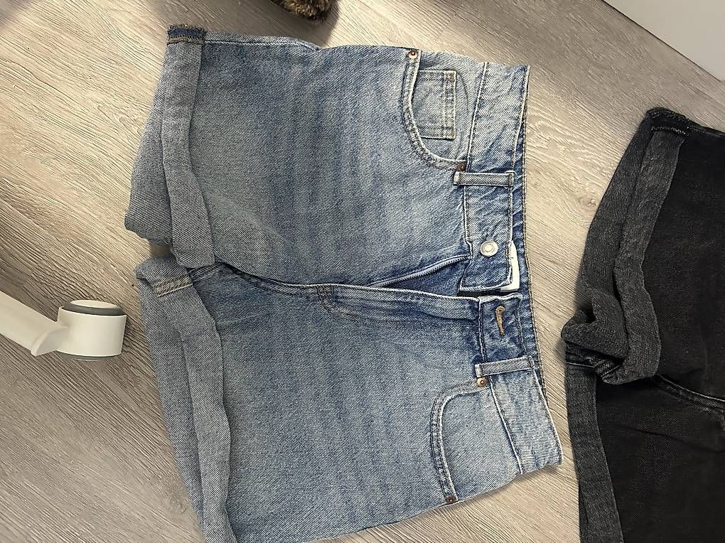 Pantaloni: Damen Shorts 2x – Usato da Lenzburg venduto da mir_rnb9 1