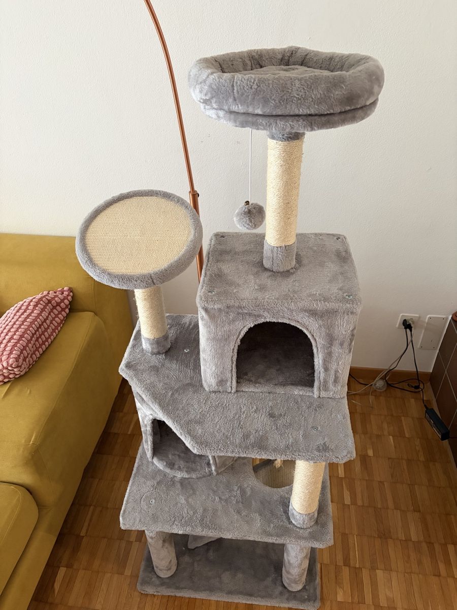 Tiragraffi: Katzenbaum/Kratzbaum grau gut erhalten – Usato da Zürich venduto da PromYoda 2