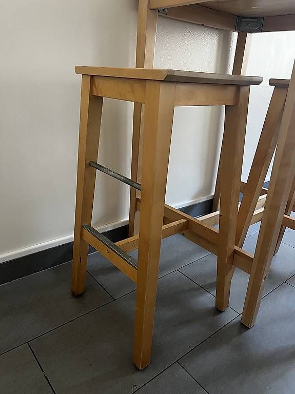 Tischset: Table haute IKEA + 2 tabourets – Gebraucht aus Genève von cma_5k7g 3