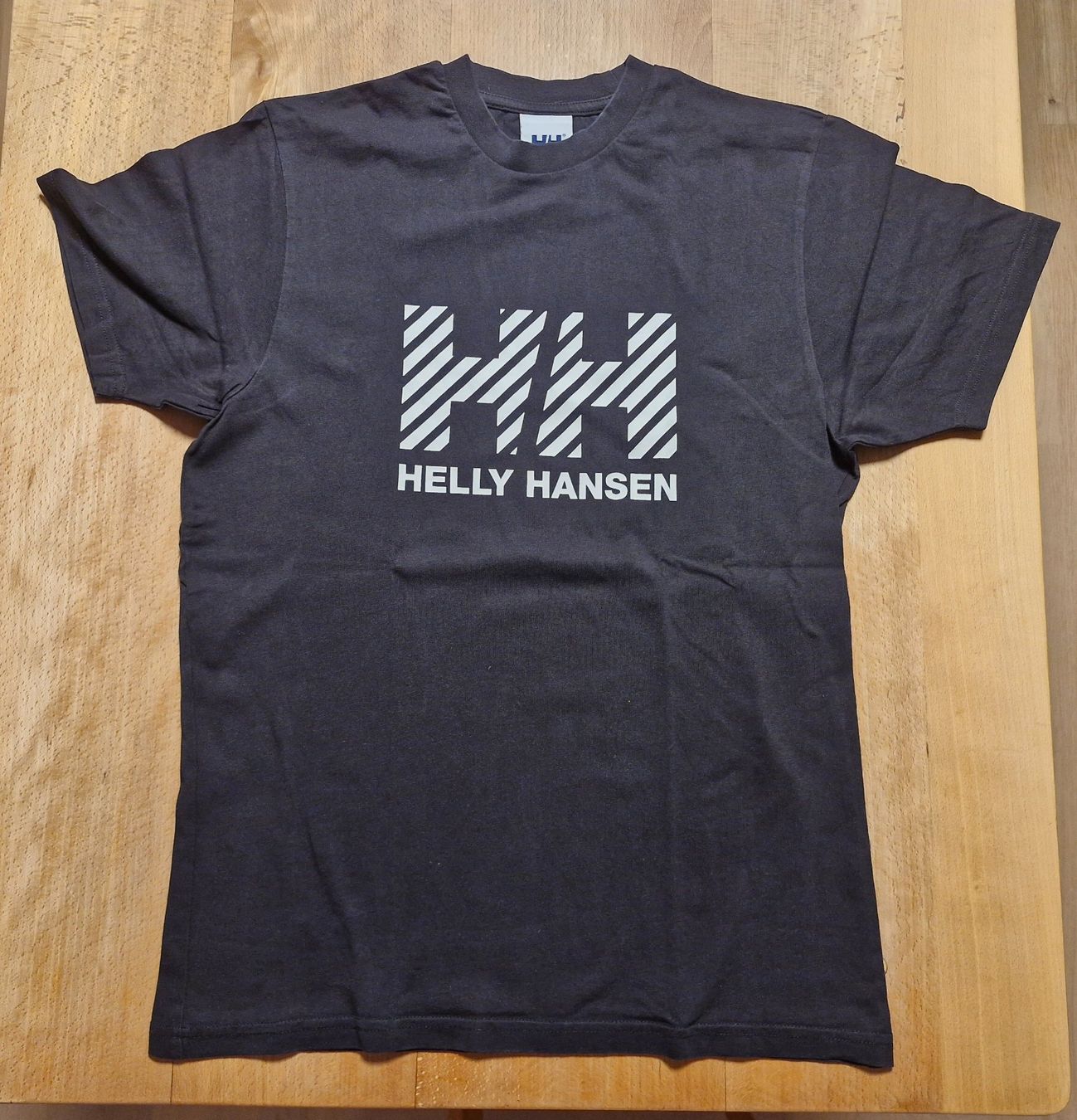 Helly Hansen T-Shirts: Herren T-Shirt Helly Hansen Grösse M/M schwarz – Gebraucht aus Wiesendangen von enbtracked