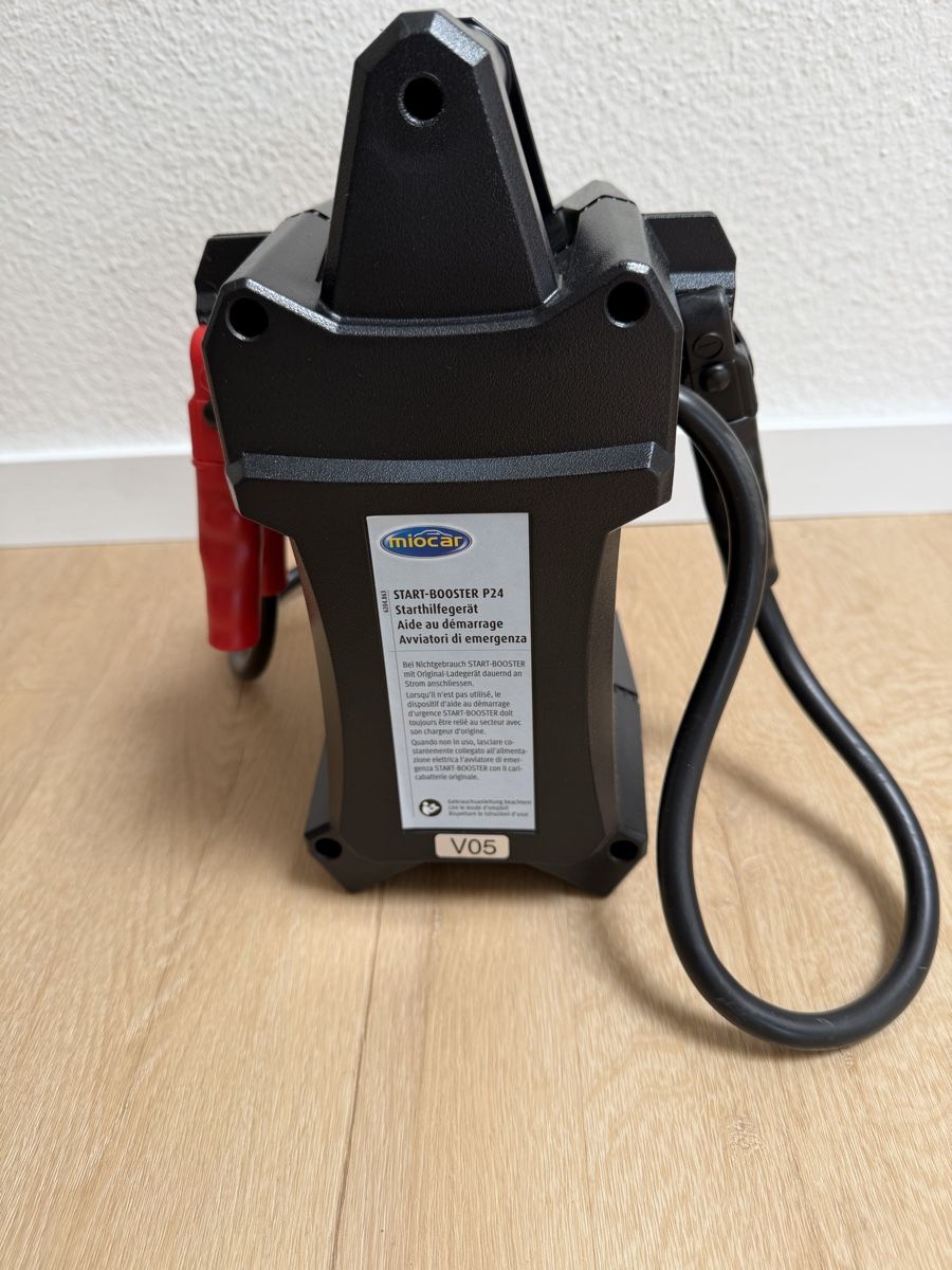 Caricabatterie: Start-Booster Starthilfegeraät 12V-Auto – Usato da Baar venduto da DiorHomme 2