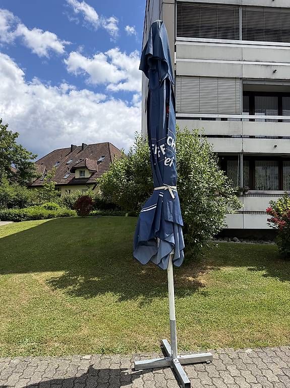 Feldschlösschen Sonnenschirme: Feldschlösschen Sonnenschirm 3.5m x 3.5m – Gebraucht aus Bergdietikon von second-live 2