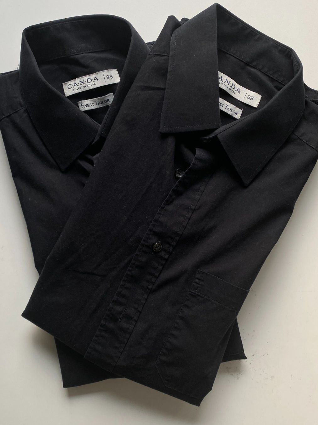 C&A Camicie: Herren 2 Hemden langarm Gr. 39 schwarz – Usato da Hünenberg venduto da Ecila
